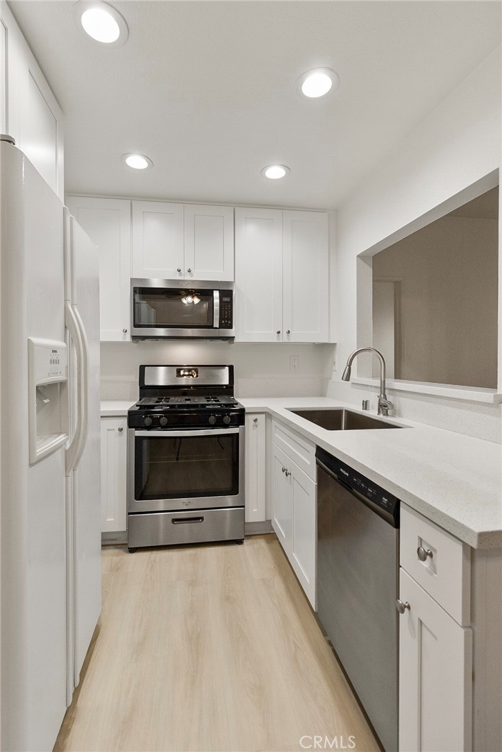 Las Flores (R2) (LF) - Residential Lease