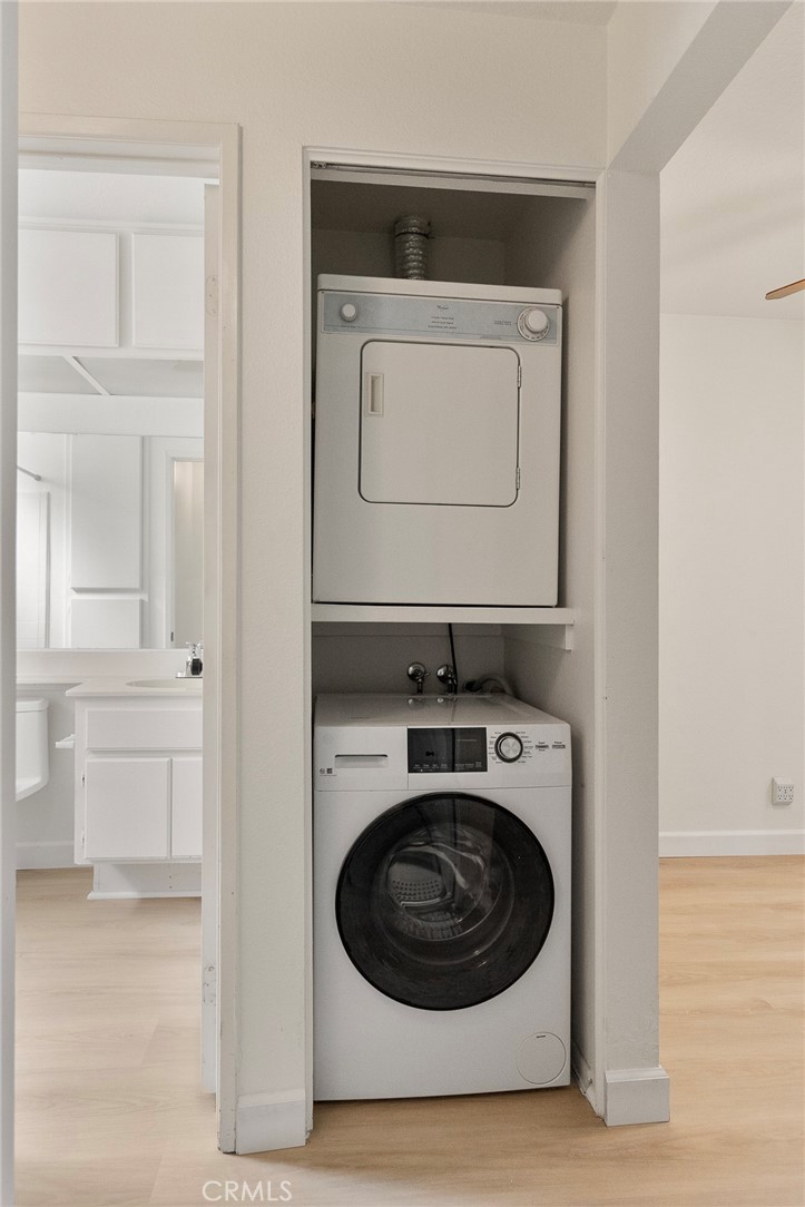 Las Flores (R2) (LF) - Residential Lease