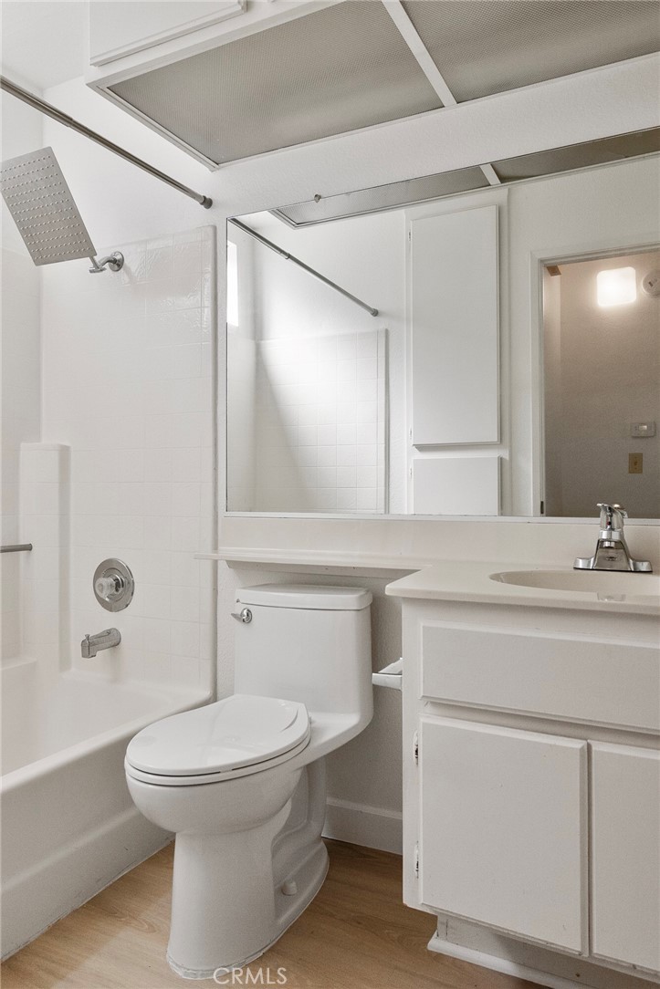 Las Flores (R2) (LF) - Residential Lease