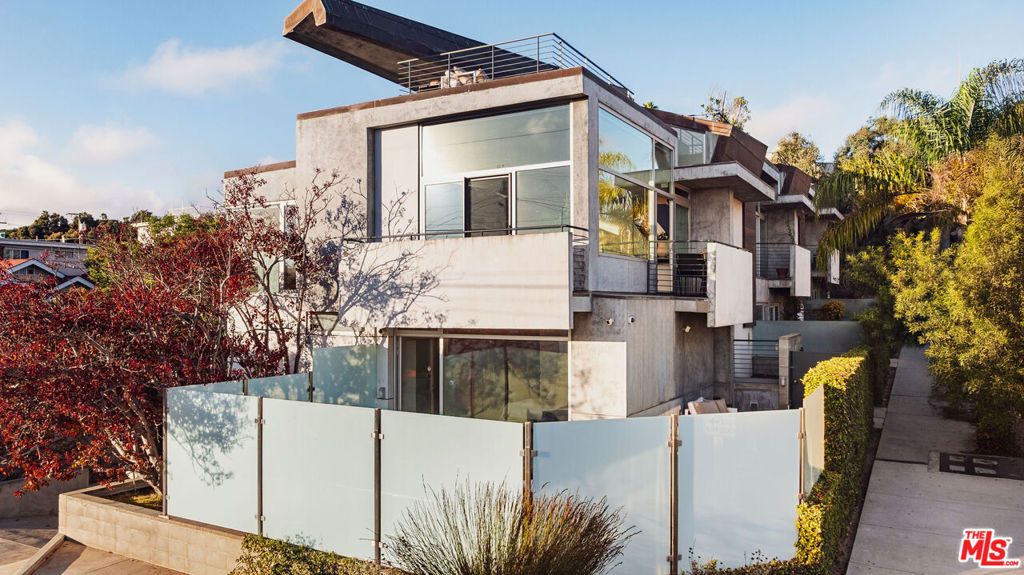 Photo of 235 Ocean Park Boulevard #1, Santa Monica, CA 90405 (MLS # 26633761)