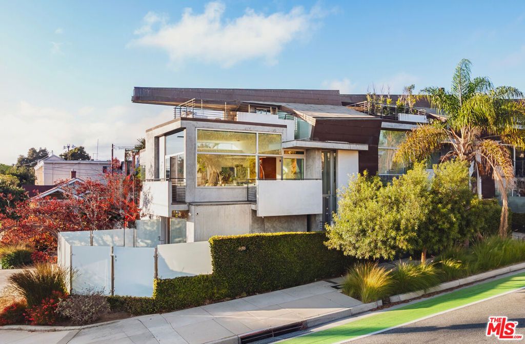 Photo of 235 Ocean Park Boulevard #1, Santa Monica, CA 90405 (MLS # 26633761)