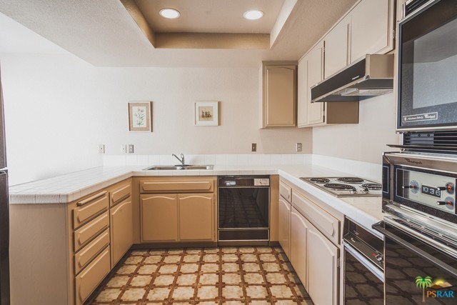 St. Tropez Villas - Residential