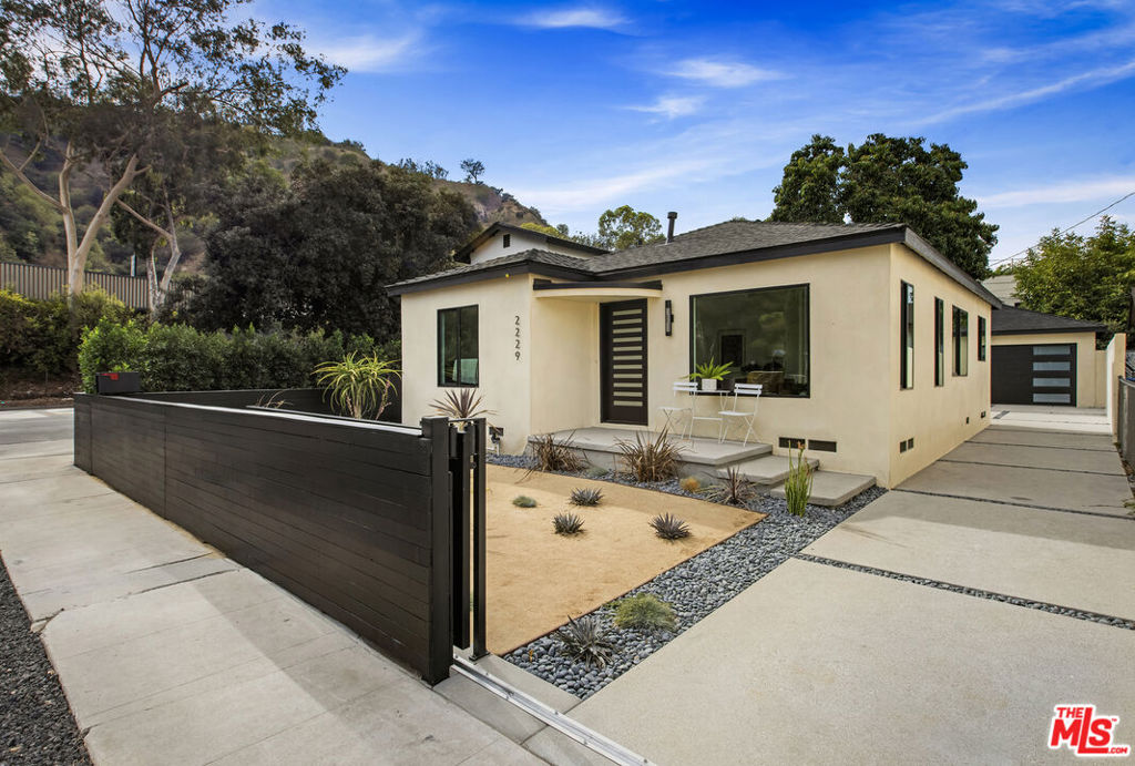 Properties 1 2229 Shoredale Avenue