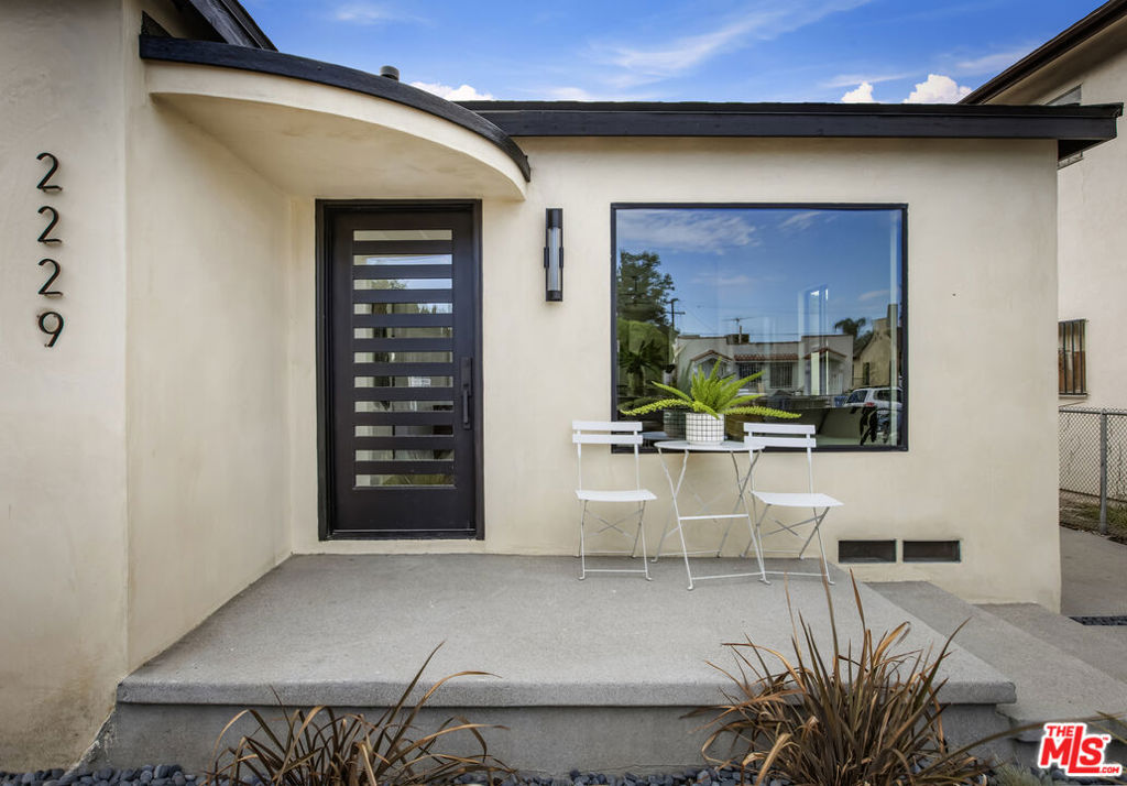 Properties 3 2229 Shoredale Avenue