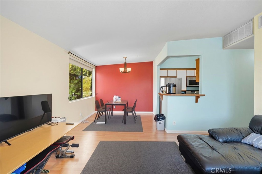 Fantastic Top-Floor Corner Condo | 2 Bed · 2 Bath · 2 side-by-side-Car Garage. Light and bright throughout, it features soaring ceilings, an open floorplan, and beautiful wood-like laminate flooring. A newer AC (2022) adds comfort year-round. The chef’s kitchen is a showstopper with granite countertops, Whirlpool stainless steel appliances and a double sink. It opens to the spacious dining area and family room with a cozy gas fireplace. Large sliding doors lead to your private balcony—perfect for enjoying your favorite drink while taking in views of the marine layer rolling over the southern mountains. The oversized primary suite includes newer triple-pane soundproof windows, a large walk-in closet, and a stylish en-suite bath with dual sinks. The second bedroom, also upgraded with triple-pane windows, is well-sized and located near the hallway bath and in-unit laundry with GE washer/dryer (included). Best of all, no shared bedroom walls with neighbors.
Community amenities include: Secure, gated 2-car side-by-side subterranean parking, Full fitness center.
Steps to Starbucks, top Thai and Sushi spots, Jon’s Market, CVS, and just one minute to the 405. You’re warmly invited to call this beautiful condo home.