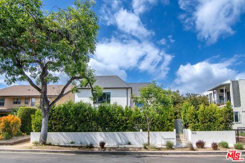 Photo of 8021 Blackburn Avenue #U, Los Angeles, CA 90048 (MLS # 26836589)