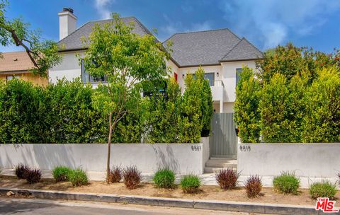 Photo of 8021 Blackburn Avenue #U, Los Angeles, CA 90048 (MLS # 26836589)