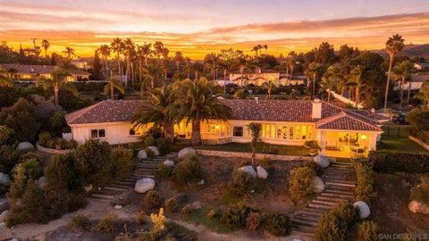 Photo of 1990 Quail View Dr Dr, Vista, CA 92084 (MLS # 260021664SD)