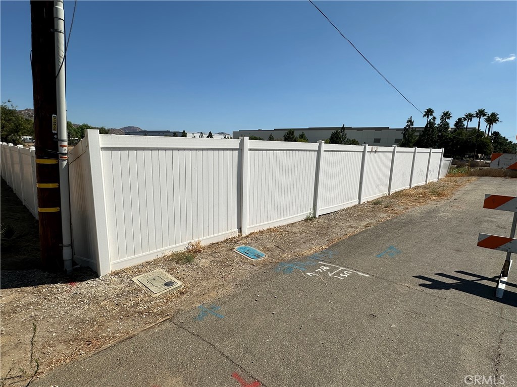 Vacant Land Opportunity – Moreno Valley, CA
This 1/2 ac + property offers a unique opportunity to build your dream home or investment project in the heart of Moreno Valley. The lot is equipped with a septic tank, water meter, and electric pole already on site for added convenience.
A manufactured home previously occupied the lot but was lost to fire several years ago. Buyers are encouraged to verify current zoning, land use options, and improvement requirements directly with the City of Moreno Valley.
With utilities in place and excellent potential, this parcel is ready for your vision.