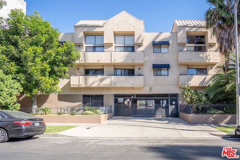 2 bedroom, 2 bath, 2 tandem parking spots, and 20 units in the building. Common laundry. A very spacious courtyard. Management is on premises, and the property is very well maintained. High/double ceiling living room, hardwood floors throughout the unit. The kitchen was recently redone with a granite marble countertop, stainless steel refrigerator, and dishwasher. Located in the heart of Koreatown, close to Larchmont Village, Hancock Park, Downtown LA, Hollywood, Beverly Hills, etc. Close to Metro station, bus stops, restaurants, supermarkets, and more! A must see!