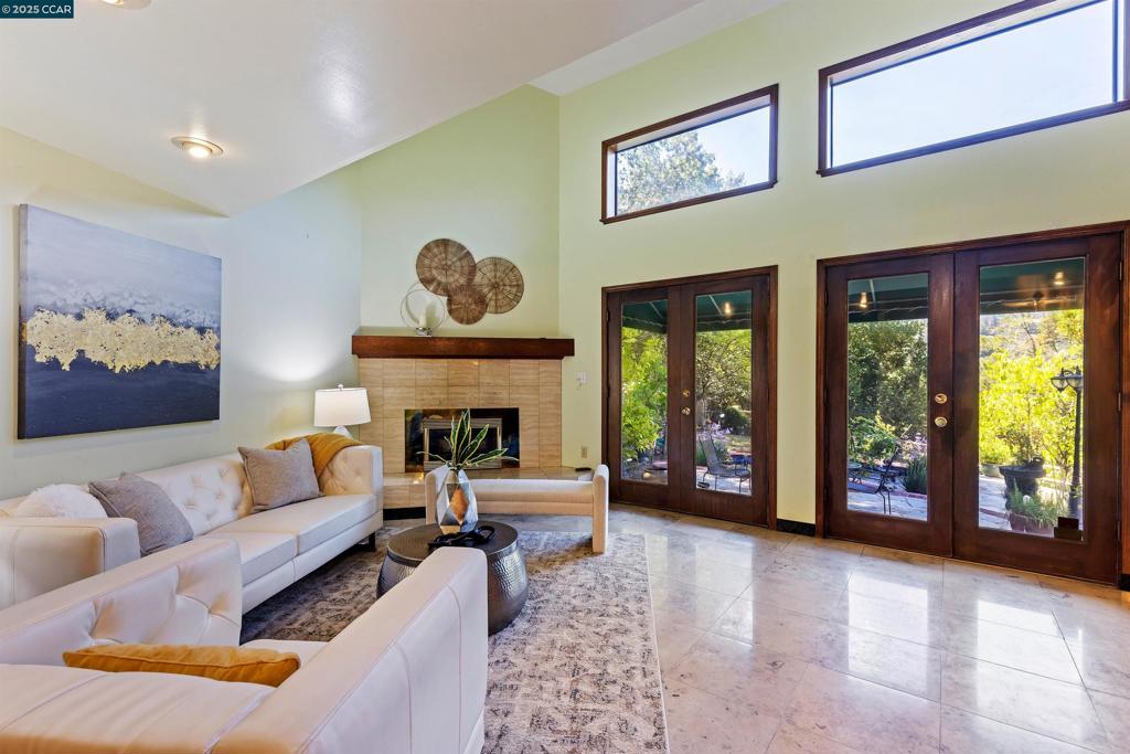 ORINDA C.C. - Residential
