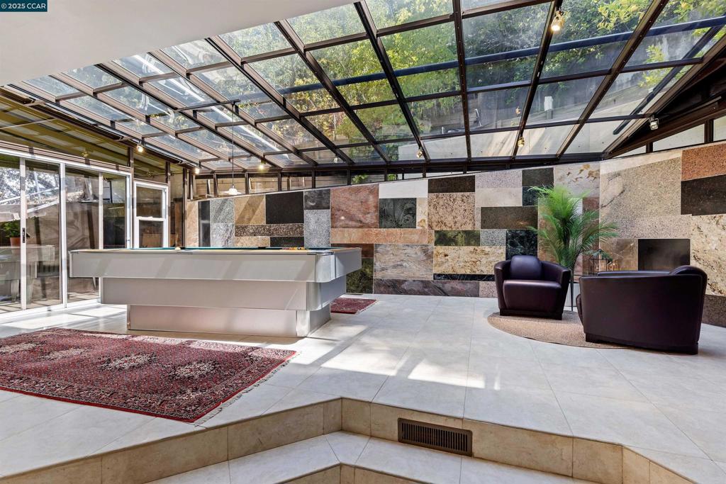 ORINDA C.C. - Residential