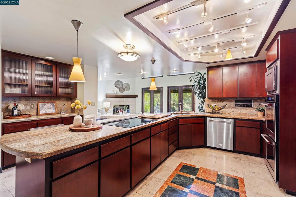 ORINDA C.C. - Residential