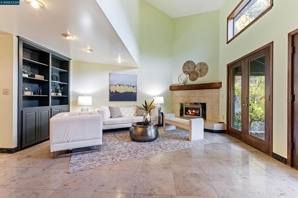 ORINDA C.C. - Residential