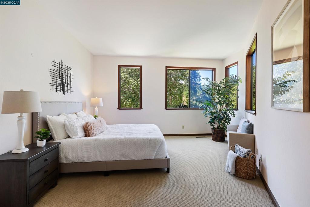 ORINDA C.C. - Residential