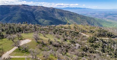 Photo of 26300 Hazelwood Court, Tehachapi, CA 93561 (MLS # SR26026367)