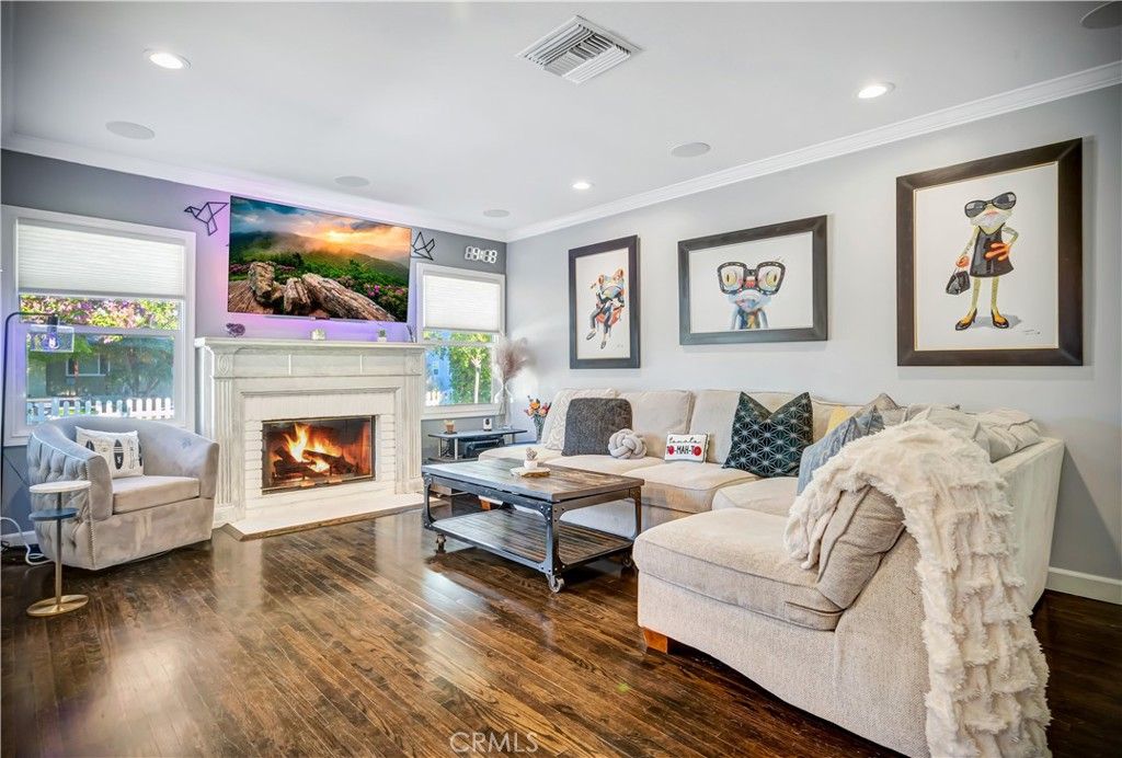 Photo of 6455 Densmore Avenue, Lake Balboa, CA 91406 (MLS # SR25172325)