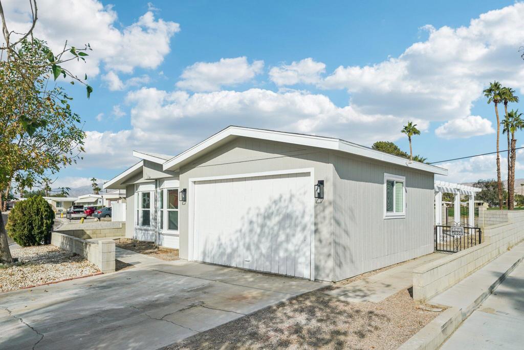 Tri Palm Estates - Manufactured In Park