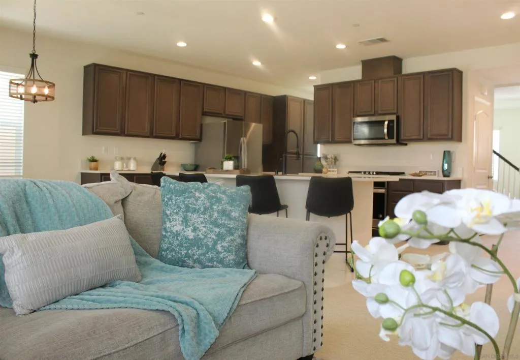 Chula Vista, California 91913, United States, 5 Bedrooms Bedrooms, ,4 BathroomsBathrooms,Residential,Active,94206