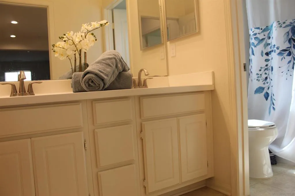 Chula Vista, California 91913, United States, 5 Bedrooms Bedrooms, ,4 BathroomsBathrooms,Residential,Active,94206