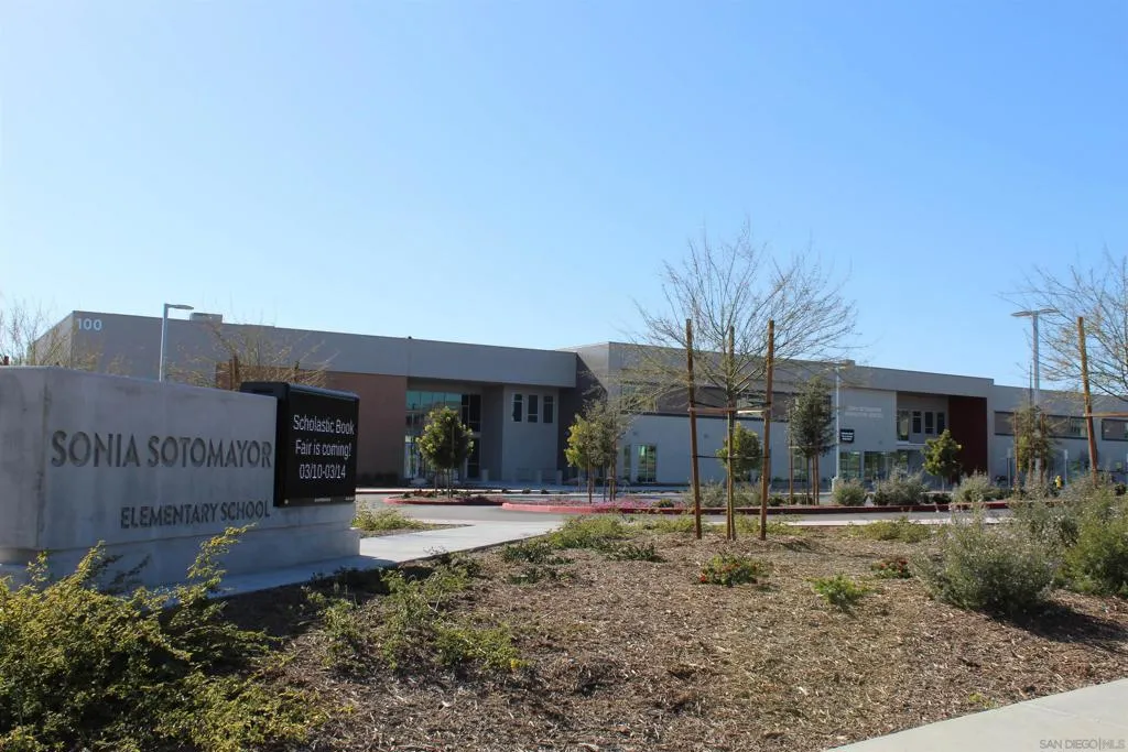 Chula Vista, California 91913, United States, 5 Bedrooms Bedrooms, ,4 BathroomsBathrooms,Residential,Active,94206