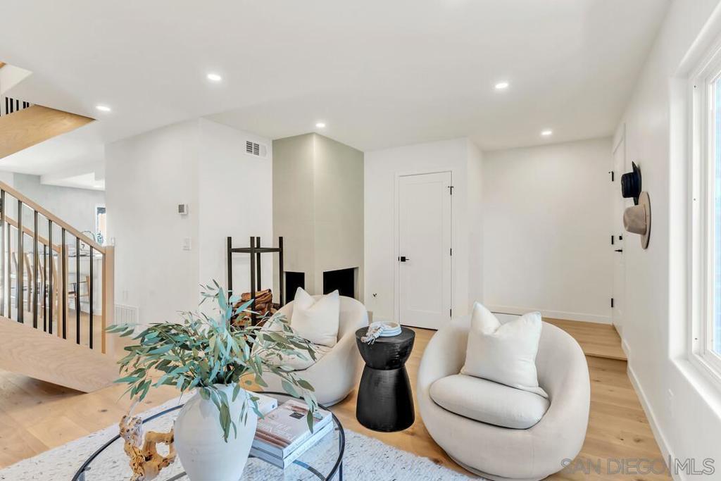 827 Del Mar Downs Rd E