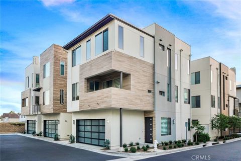 Photo of 41 Ebb Tide Cir, Newport Beach, CA 92663 (MLS # NP25233148) Photo of 41 Ebb Tide Cir, Newport Beach, CA 92663 (MLS # NP25233148)