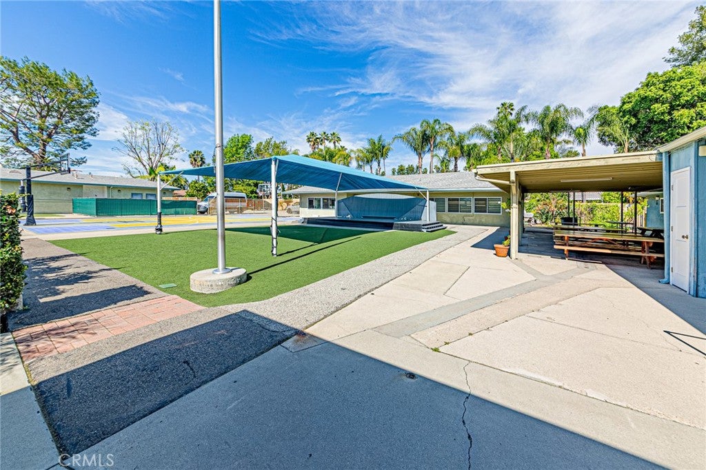 3401 N Harbor