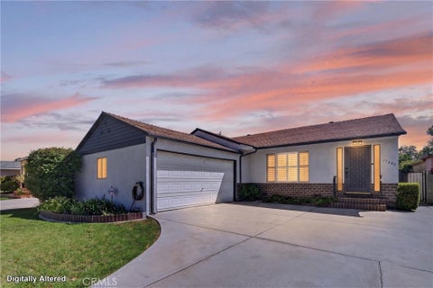 Photo of 17640 Kittridge Street, Lake Balboa, CA 91406 (MLS # SR26221359)