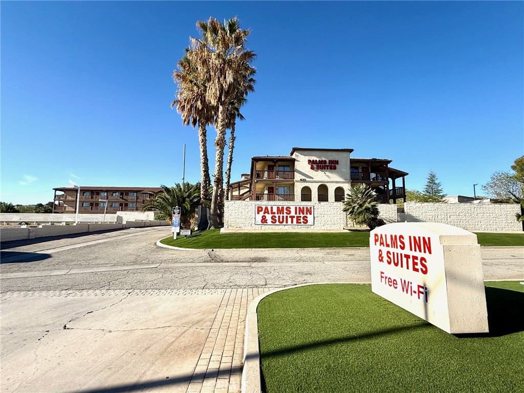 430 W Palmdale