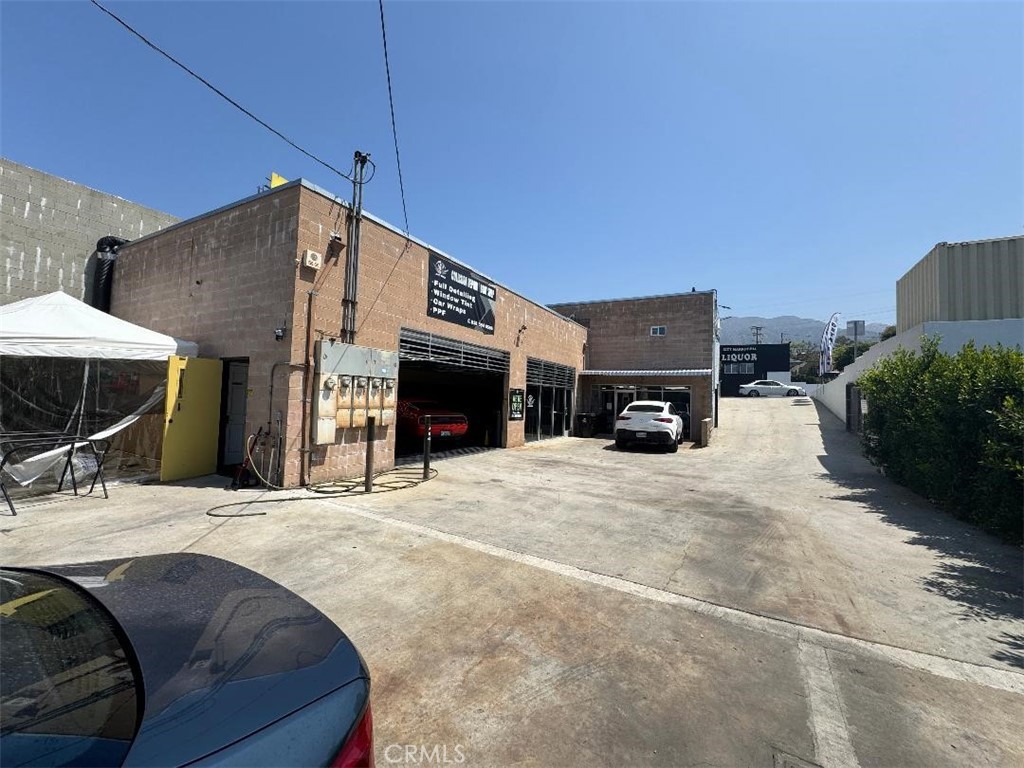 7616 Foothill Boulevard