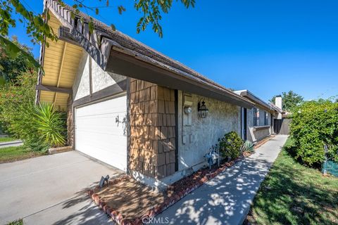 Photo of 22725 Garzota Drive, Valencia, CA 91354 (MLS # SR25245082)