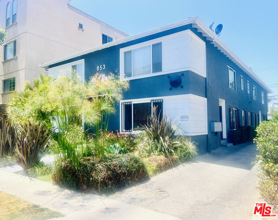 Remodeled junior one bedroom available in the Hollywood Studio District! Bright unit has new distressed hardwood floors with custom paint and recessed lighting throughout. Cozy yet open floor plan has brand new kitchen cabinets, grey quartz countertops, new refrigerator, dishwasher, microwave and stove. Unit has new windows and blinds. Brand new European AC with remote. Remodeled bathroom with new shower and vanity. No on site car parking (motorcycle ok) BUT plentiful permit parking on street. Small building with convenient Laundry on site. Pets ok! (new pics coming soon)