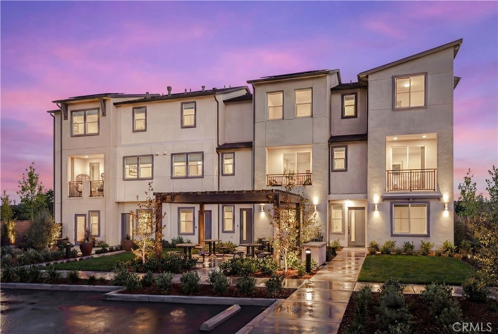 12720 Azure Way