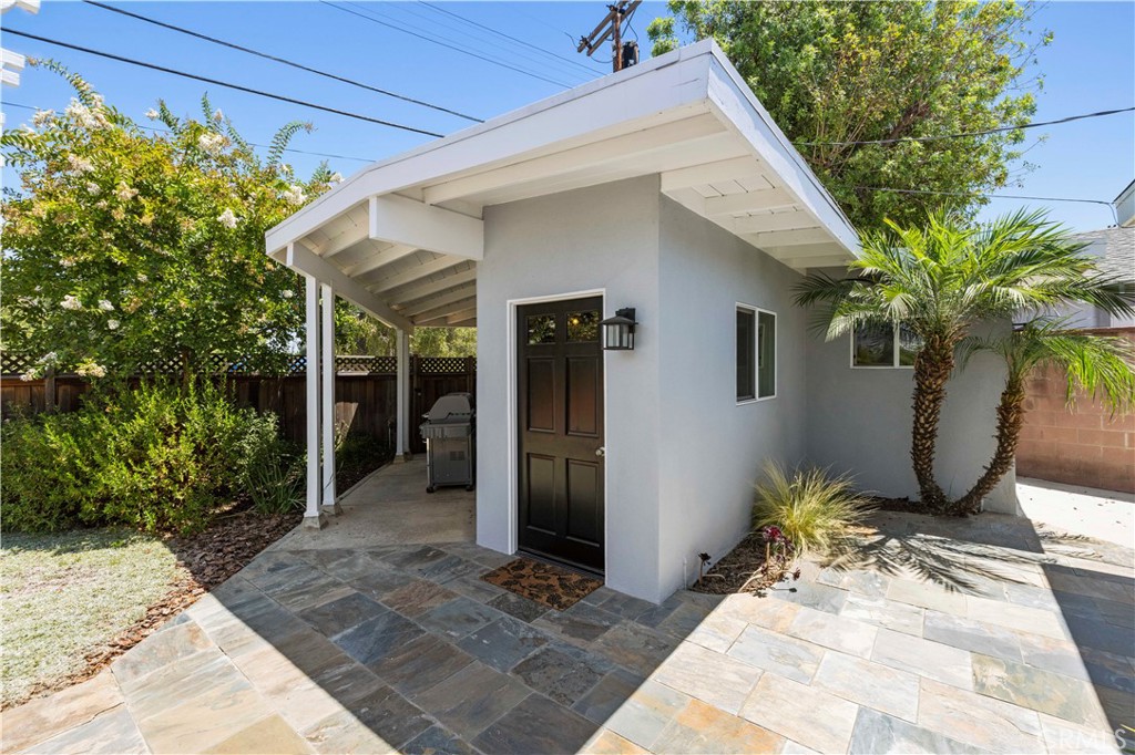 5628 Wish Avenue