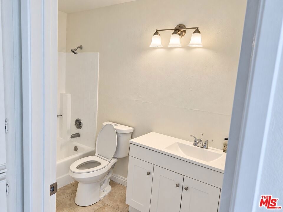 10901 Laurel Canyon Boulevard 209