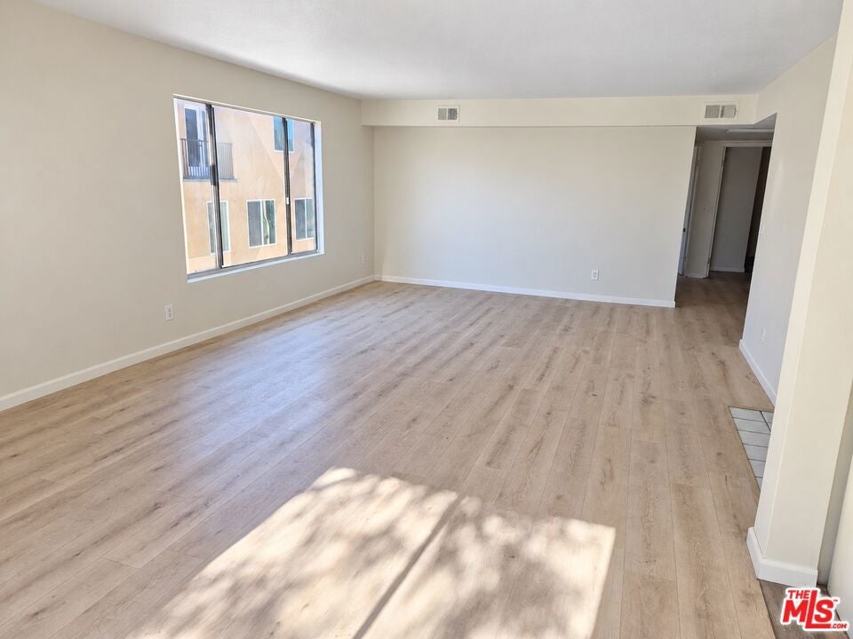 10901 Laurel Canyon Boulevard 209