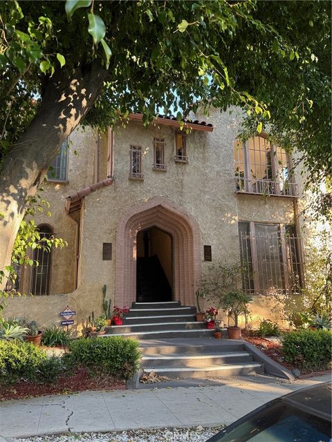 Photo of 356 N Sierra Bonita Ave, Los Angeles, CA 90036 (MLS # SR26022600)