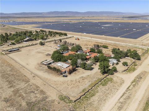 Photo of 15374 Gaskell Road Rd, Rosamond, CA 93560 (MLS # SR25248122)