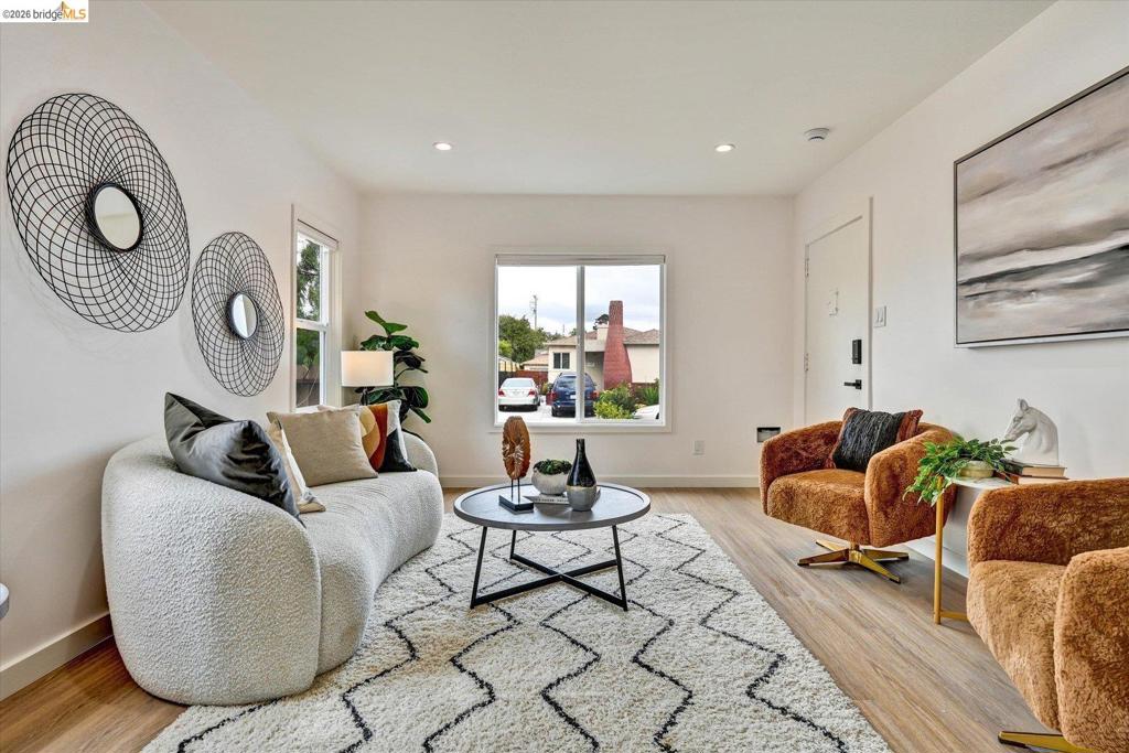 6124 Santa Cruz AVE