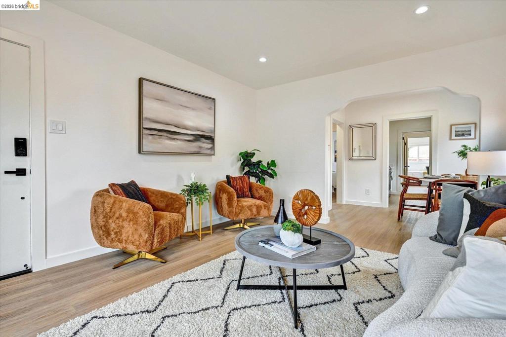 6124 Santa Cruz AVE