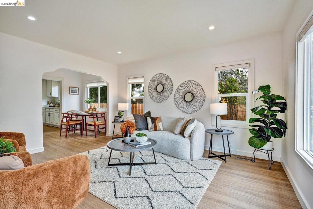 6124 Santa Cruz AVE