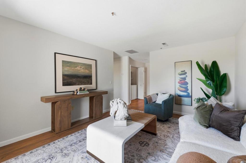576 W Parr Avenue 21