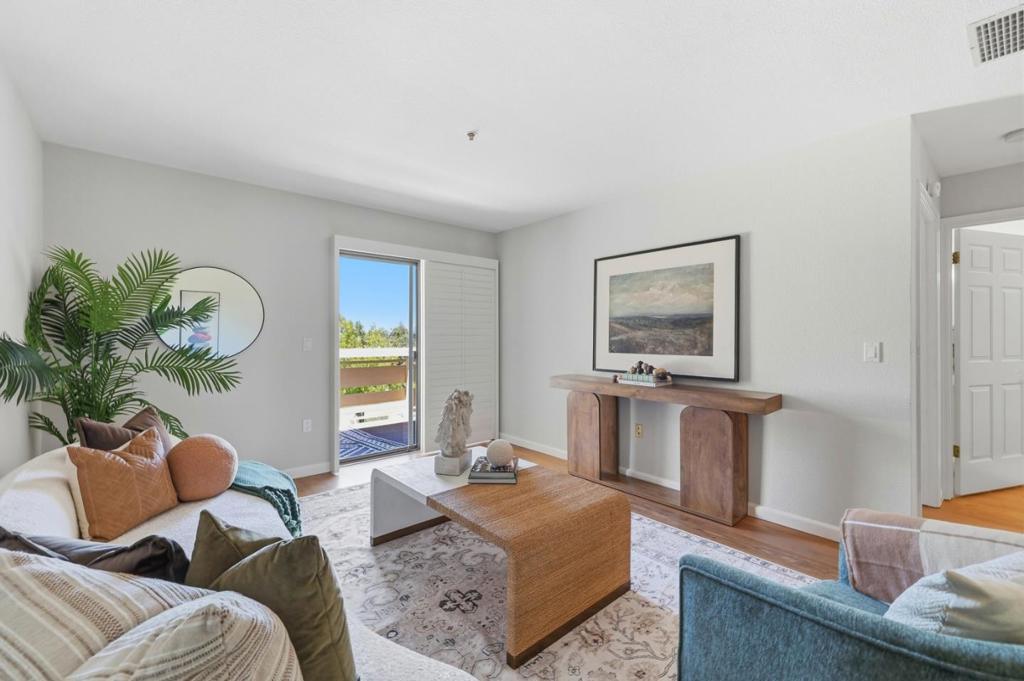 576 W Parr Avenue 21