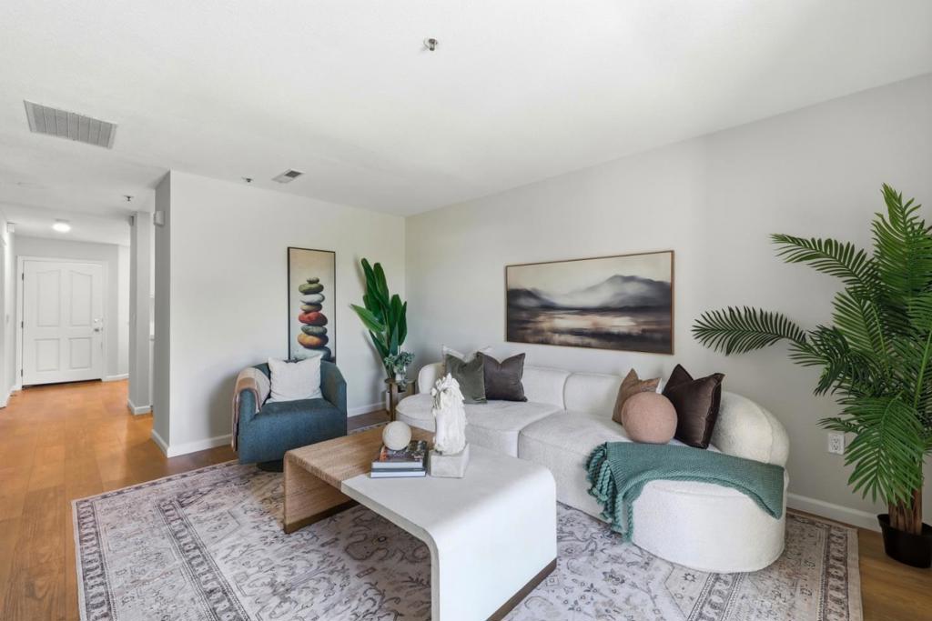 576 W Parr Avenue 21