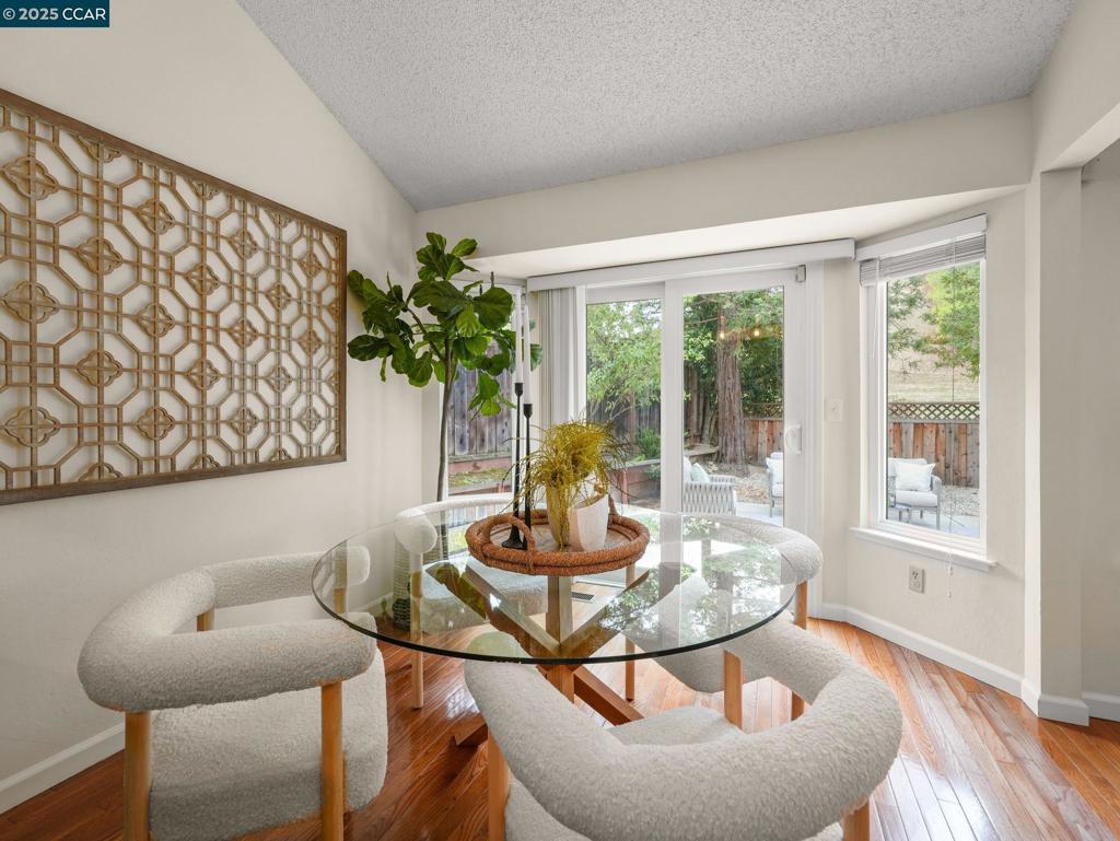 PINE HOLLOW EST. - Residential