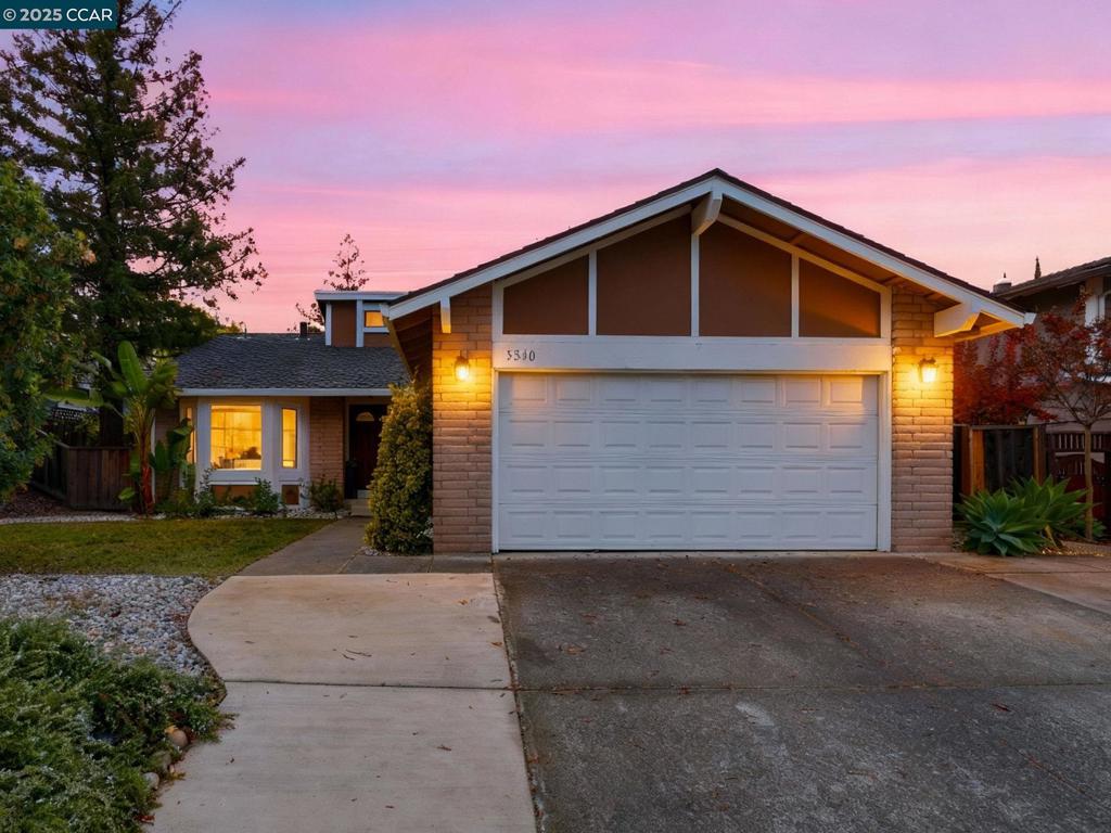 PINE HOLLOW EST. - Residential