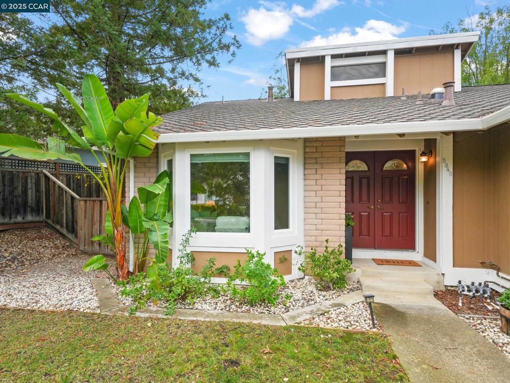 PINE HOLLOW EST. - Residential