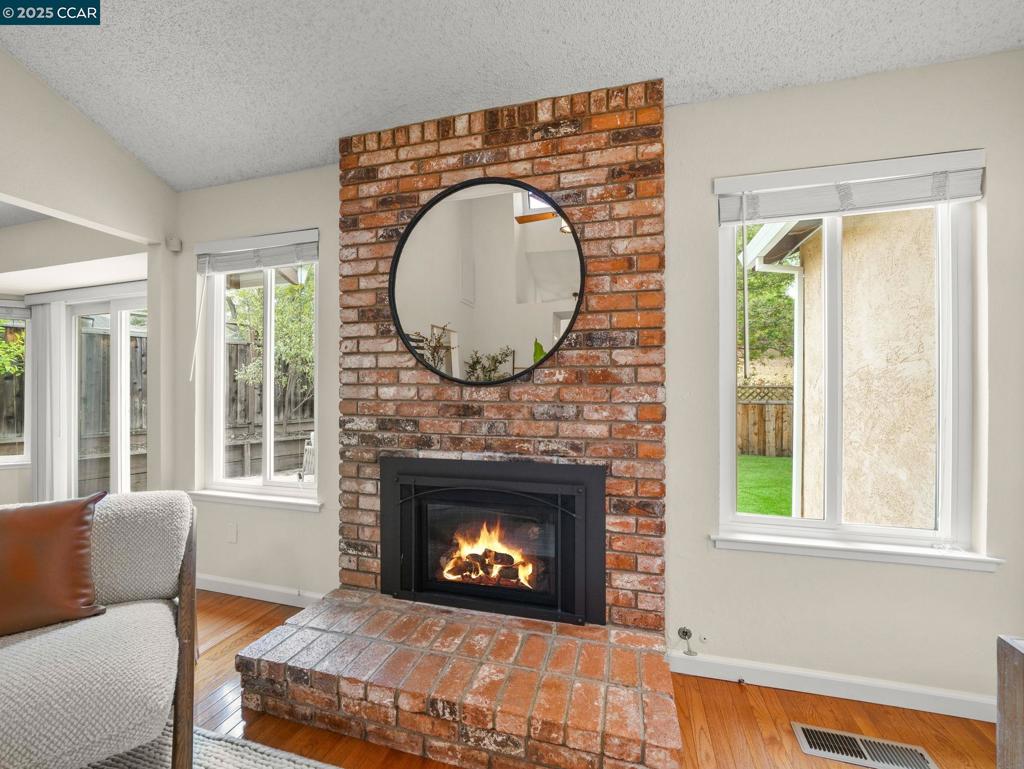 PINE HOLLOW EST. - Residential