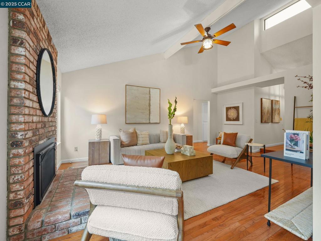 PINE HOLLOW EST. - Residential